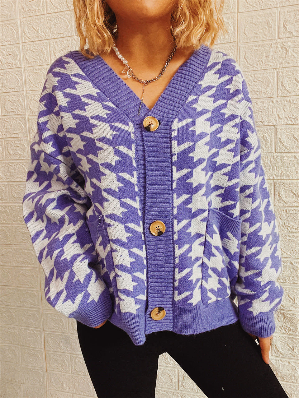 Women's Cozy Knit Cardigan with Modern Houndstooth Pattern and Button Details