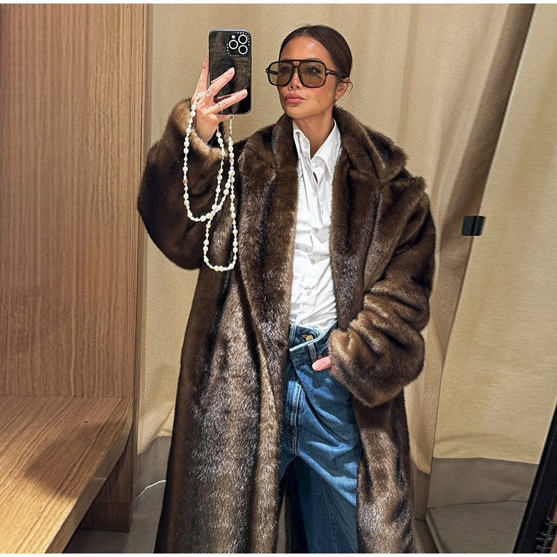 Women's Luxurious Faux Fur Coat with Elegant Cut