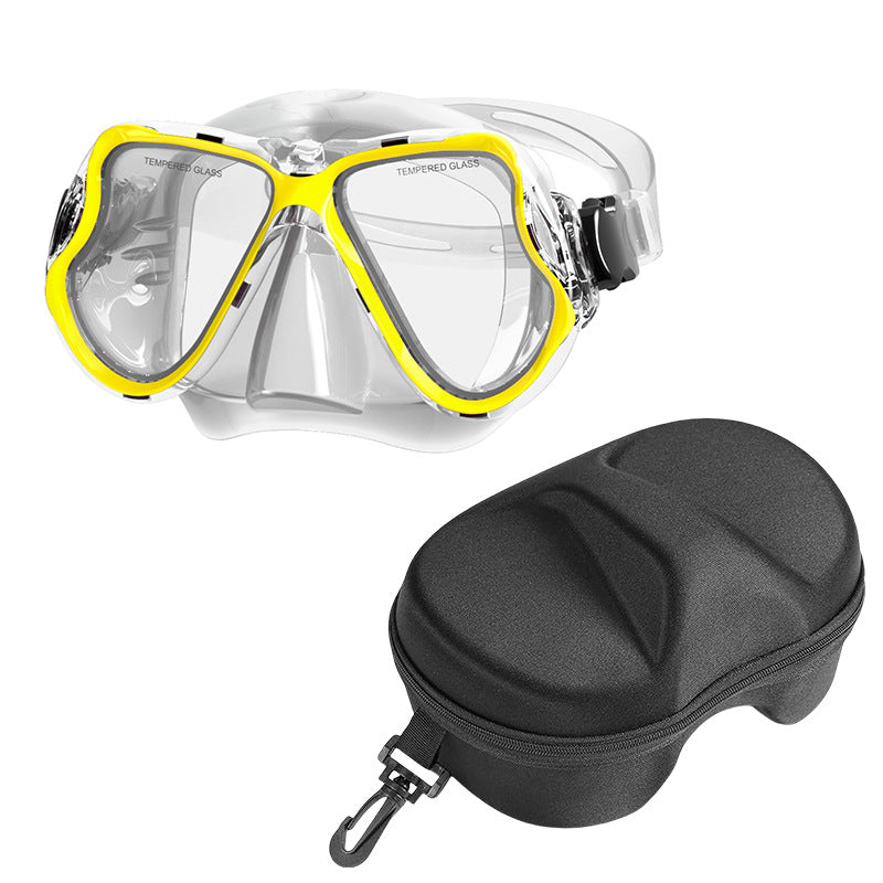 Diving mask with wide field of vision