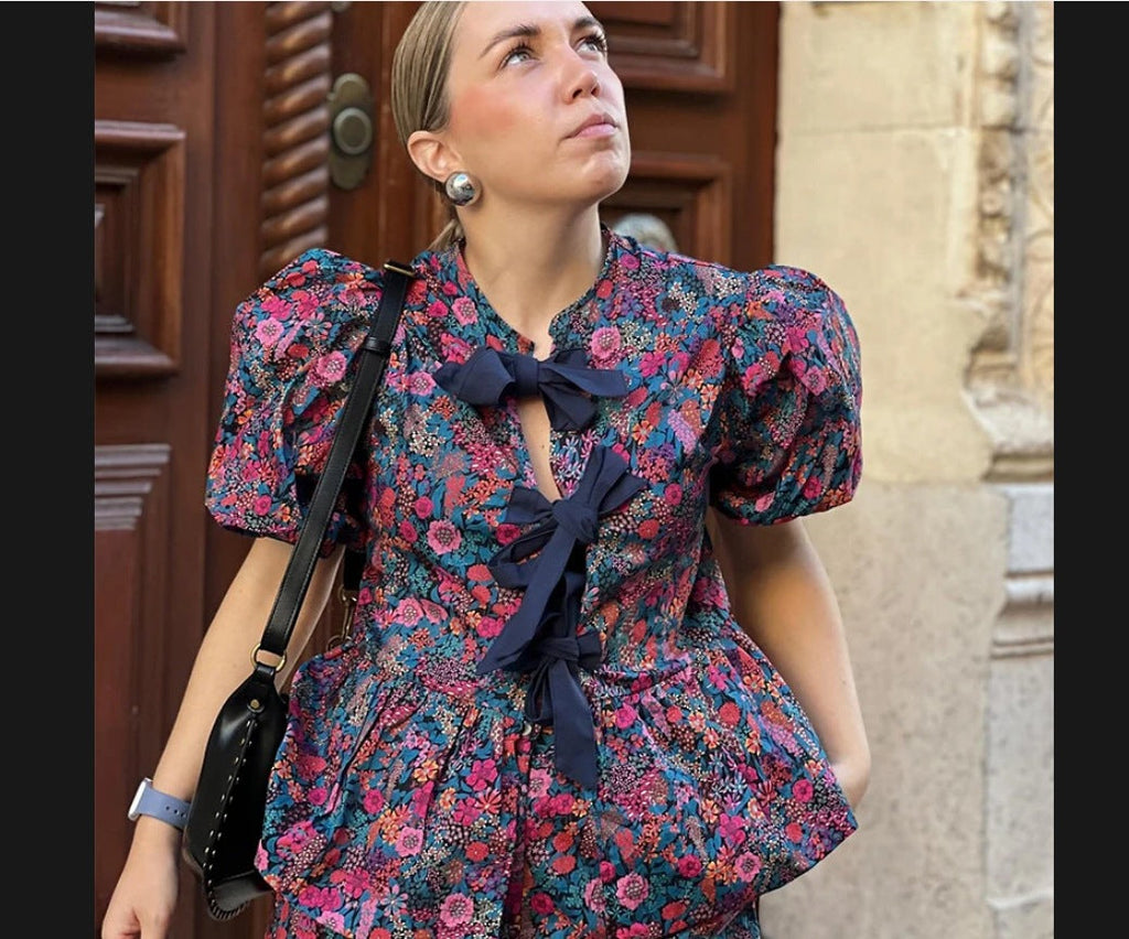 Blouse with Voluminous Sleeves and Floral Patterns