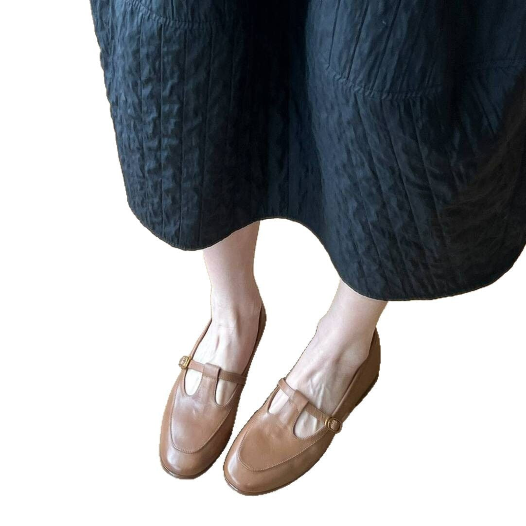 Women's Ballet Flats with Strap and Glossy Finish