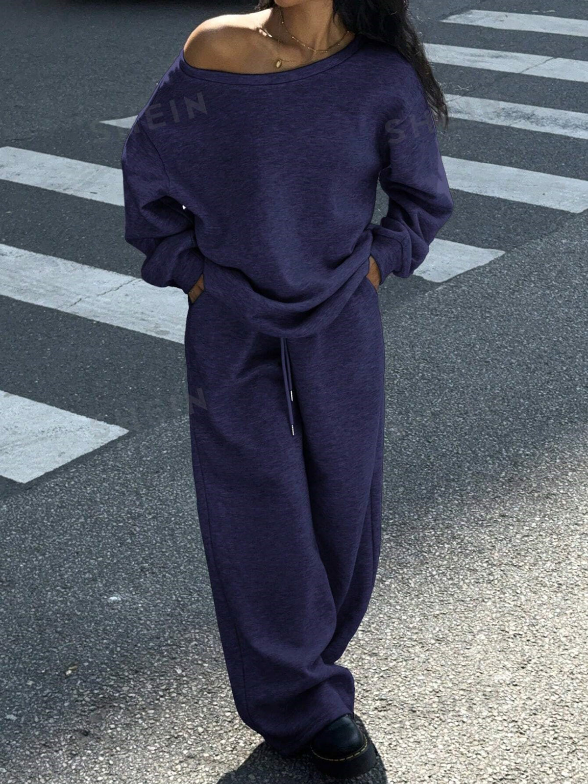 Women's Casual Oversized Sweat Suit with Wide Cut and Breathable Material