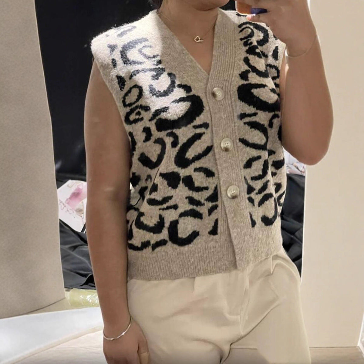 Women's Patterned Knit Vest with Button Closure and Pockets