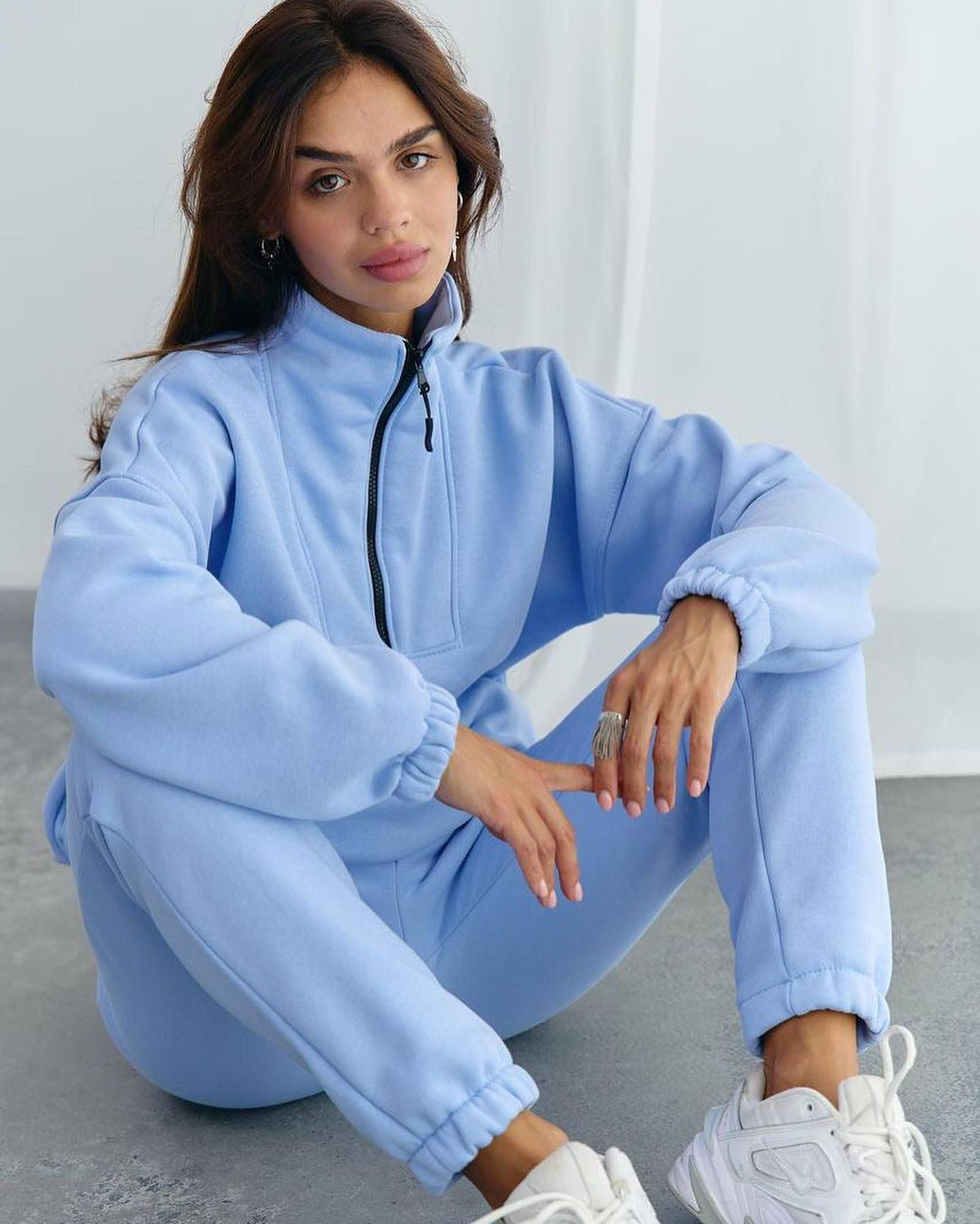 Women's Athleisure Two-Piece Set Made of Thick French Terry with a High Collar, Half Zipper, and Drawstring Pants