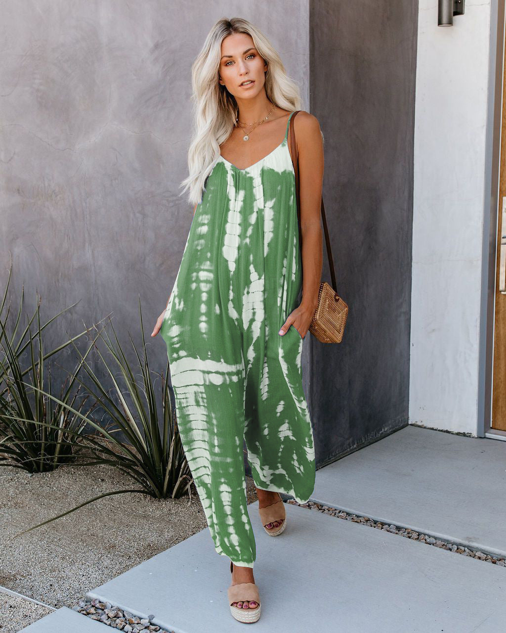 Elegant Wide-Leg Jumpsuit with Spaghetti Straps
