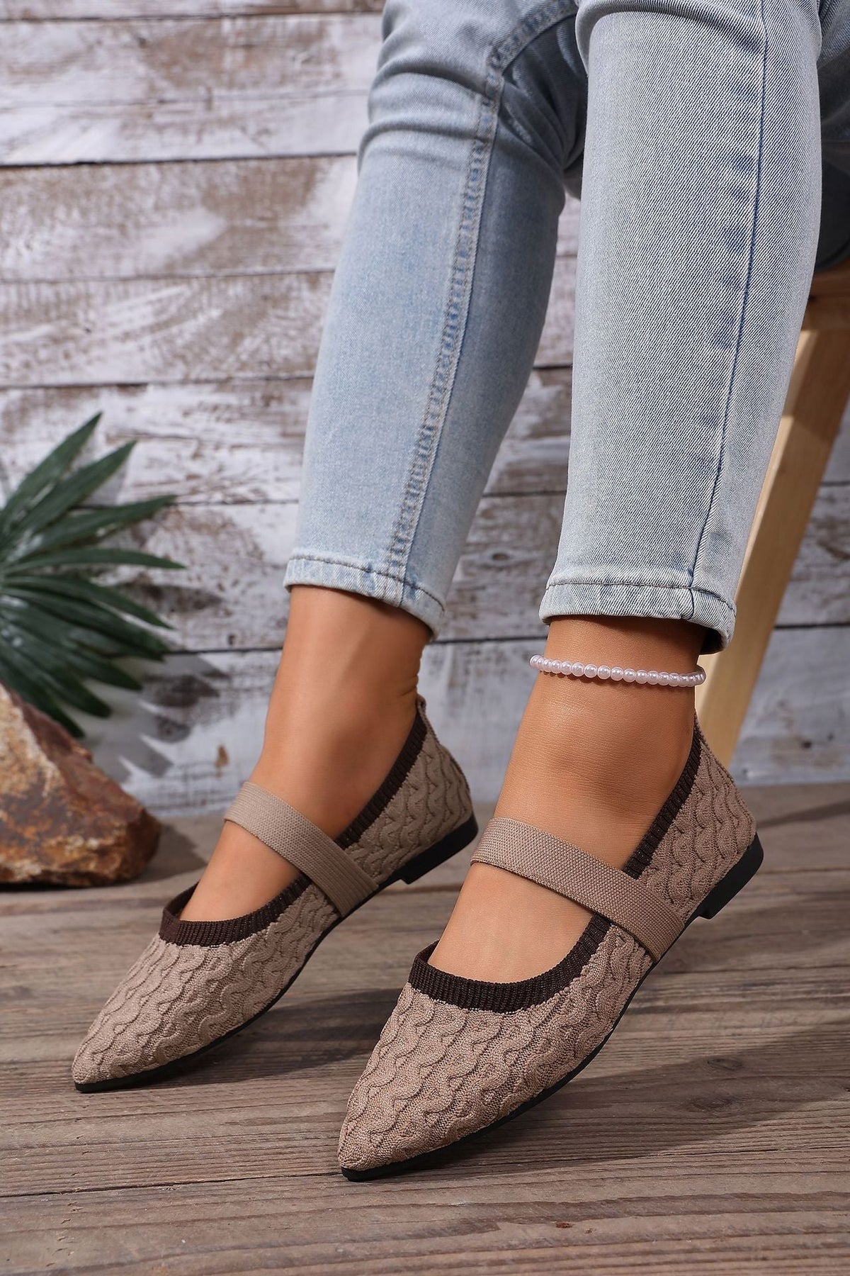 Women's Ballet Flats with Elastic Strap Design
