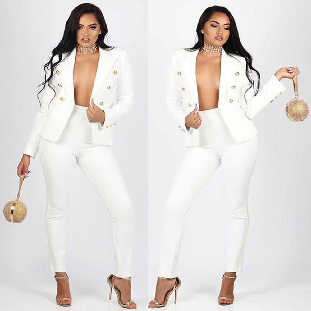 Elegant Women's Blazer Outfit with Fitted Trousers
