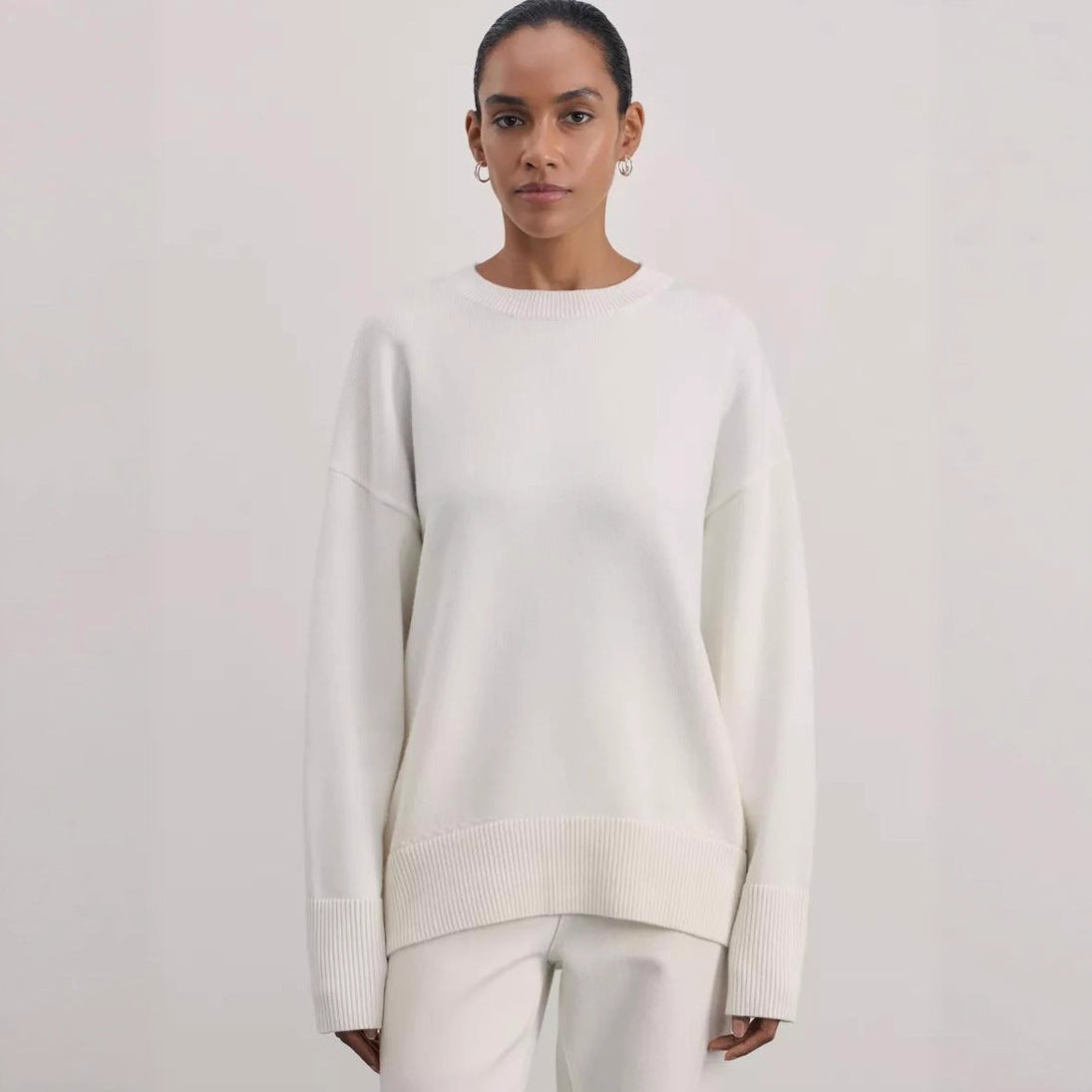 Women's Comfortable and Elegant Knit Sweater with Dropped Shoulders and Ribbed Cuffs