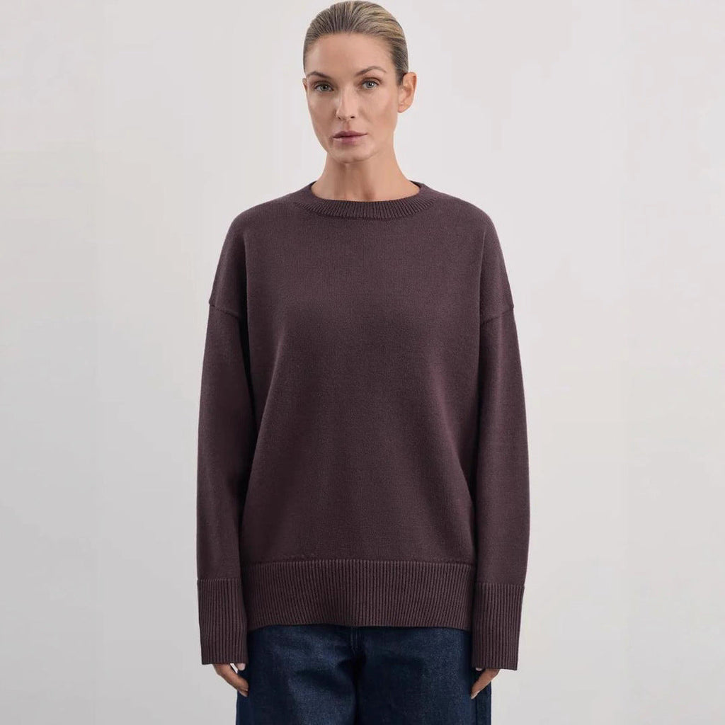 Women's Comfortable and Elegant Knit Sweater with Dropped Shoulders and Ribbed Cuffs