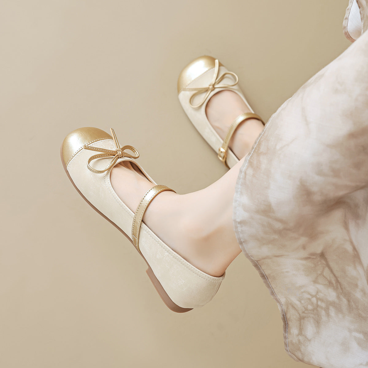 Women's Ballet Flats with Decorative Strap and Elegant Bow