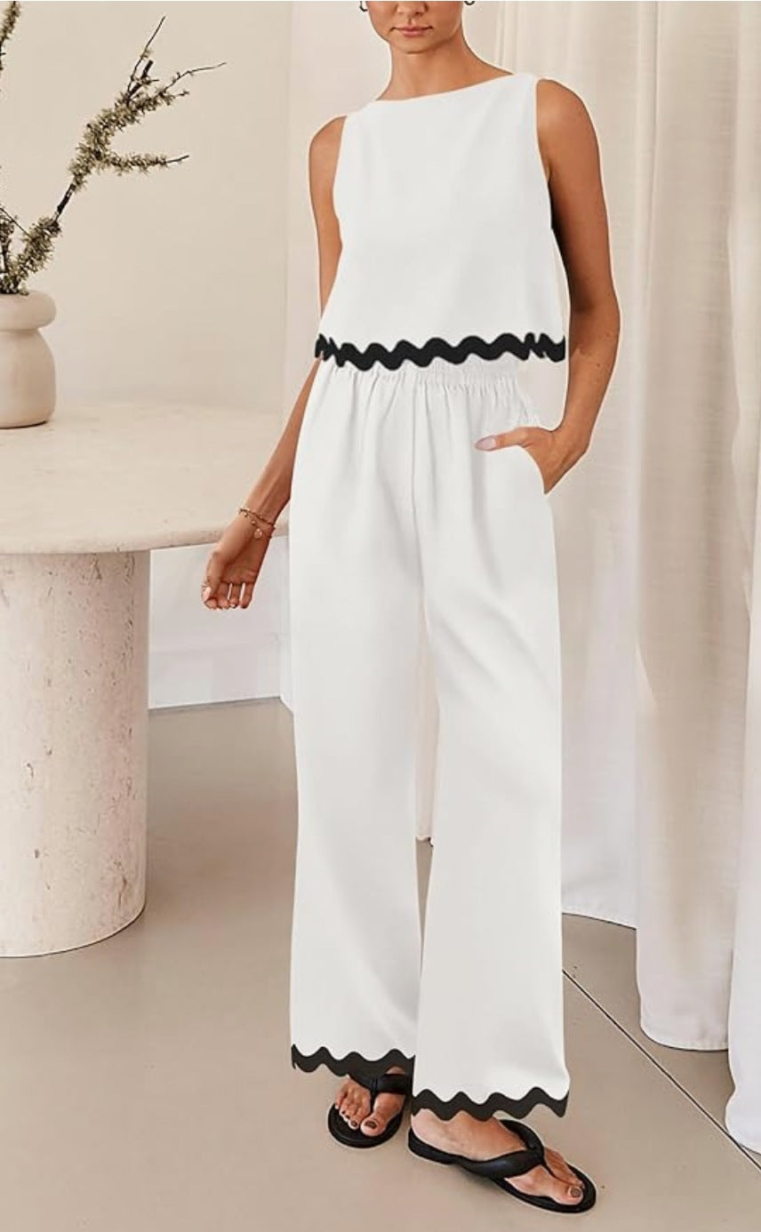 Women's Elegant Lounge Set with Wide Cut and Decorative Wave Edges