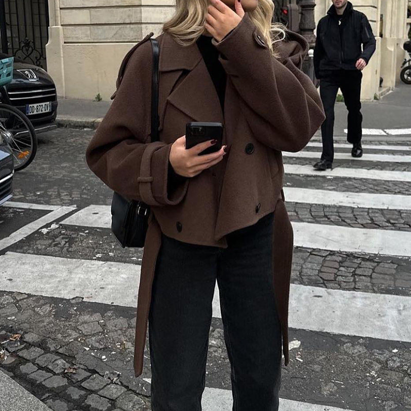 Women's Fashionable Short Trench Coat with Spacious Flap Pockets and Tailored Fit