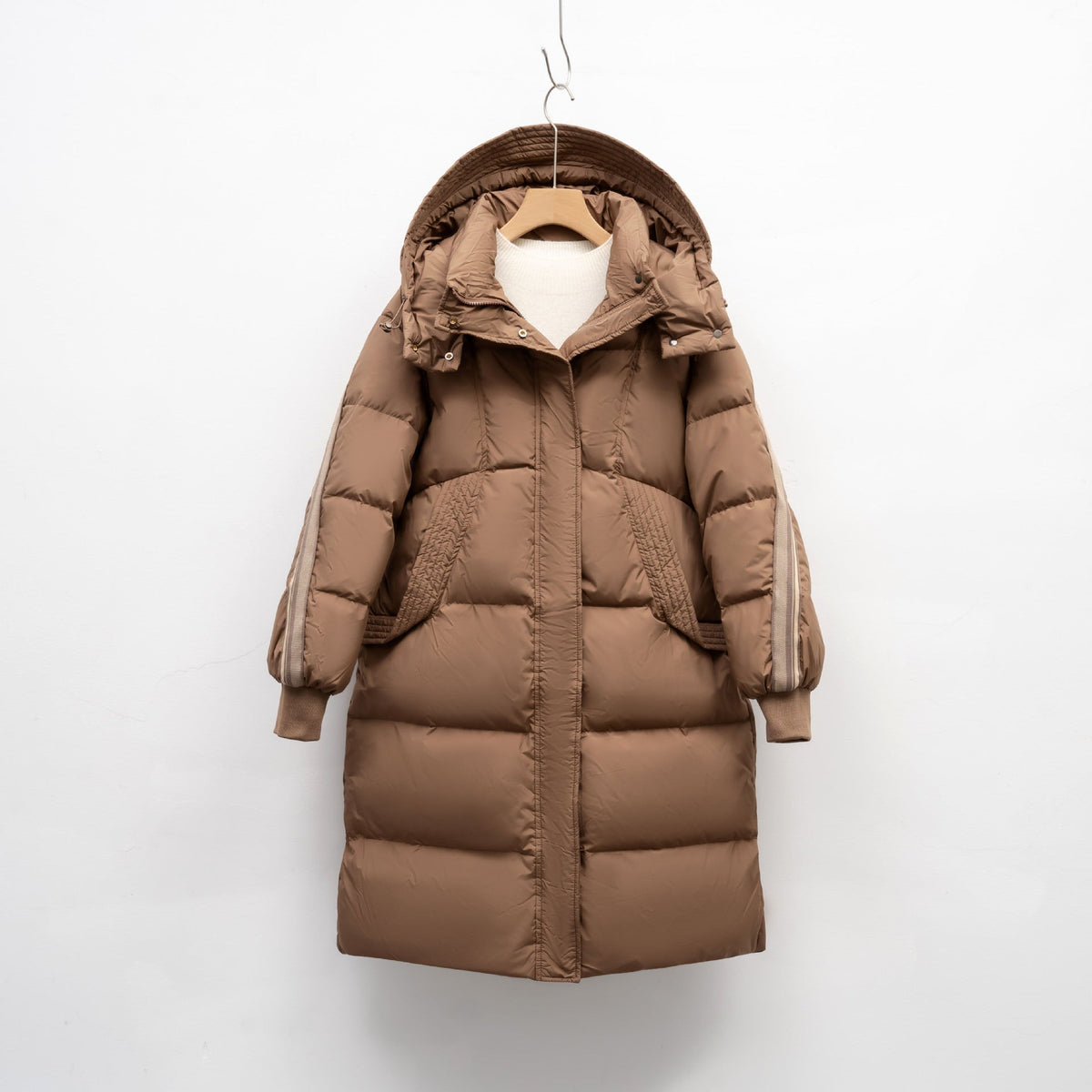 Women's Insulated Winter Coat with Functional Pockets and Adjustable Hood