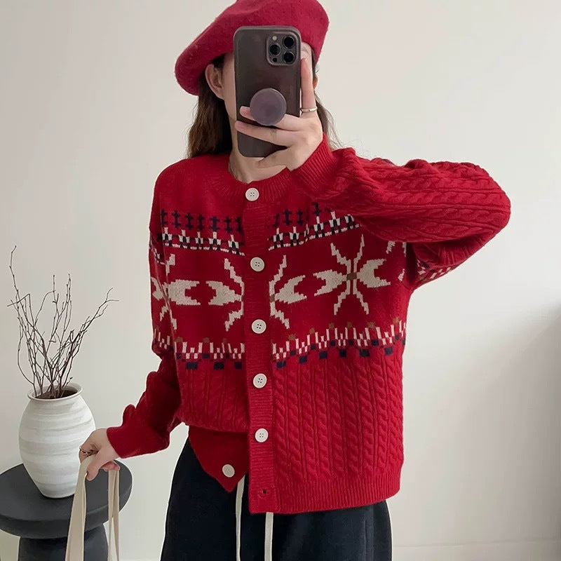 Women's Chunky Knit Cardigan with Cable Pattern and Buttons