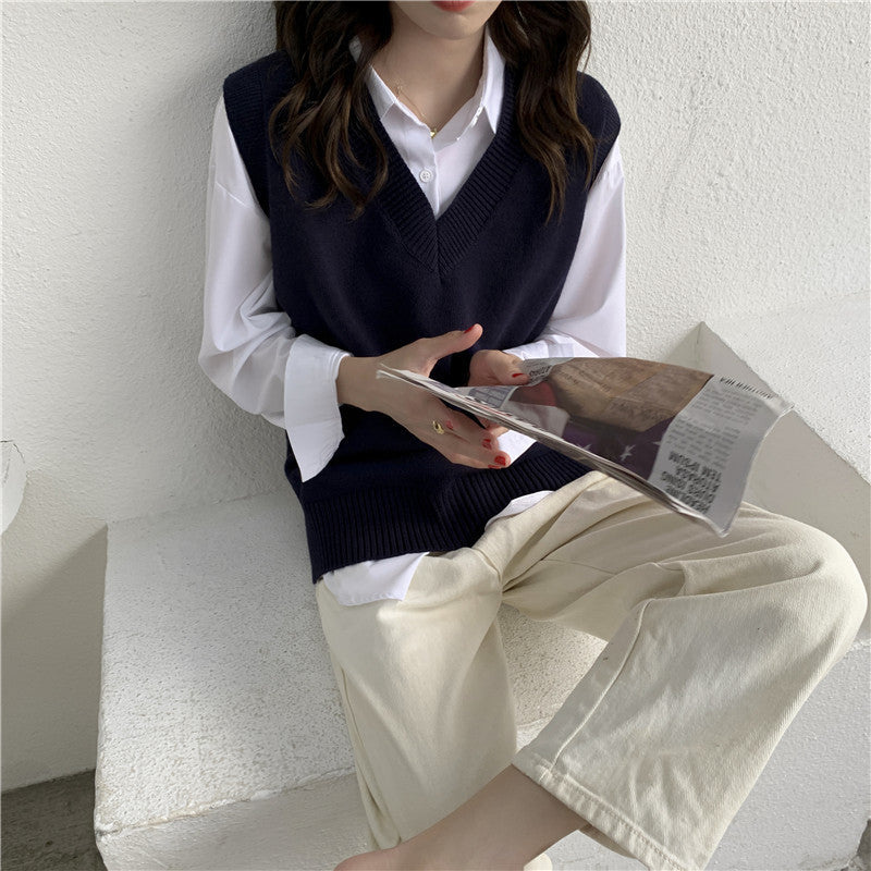 Women's Sleeveless Knit Vest with V-Neck and Ribbed Details