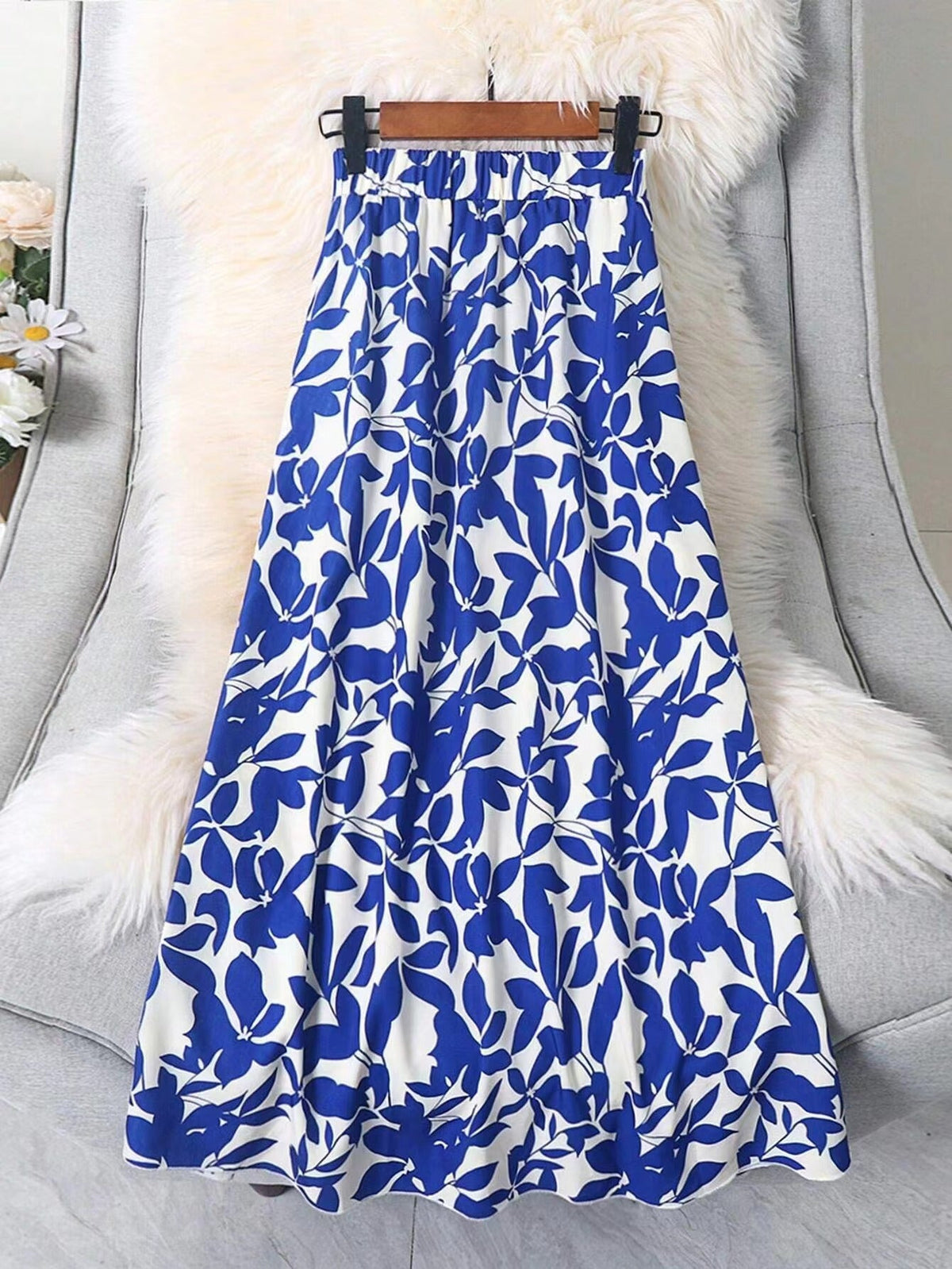 Women's Maxi Skirt with Floral Pattern and Elastic Waistband