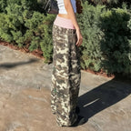 Women's Comfortable Cargo Pants with Elastic Waistband and Camouflage Pattern