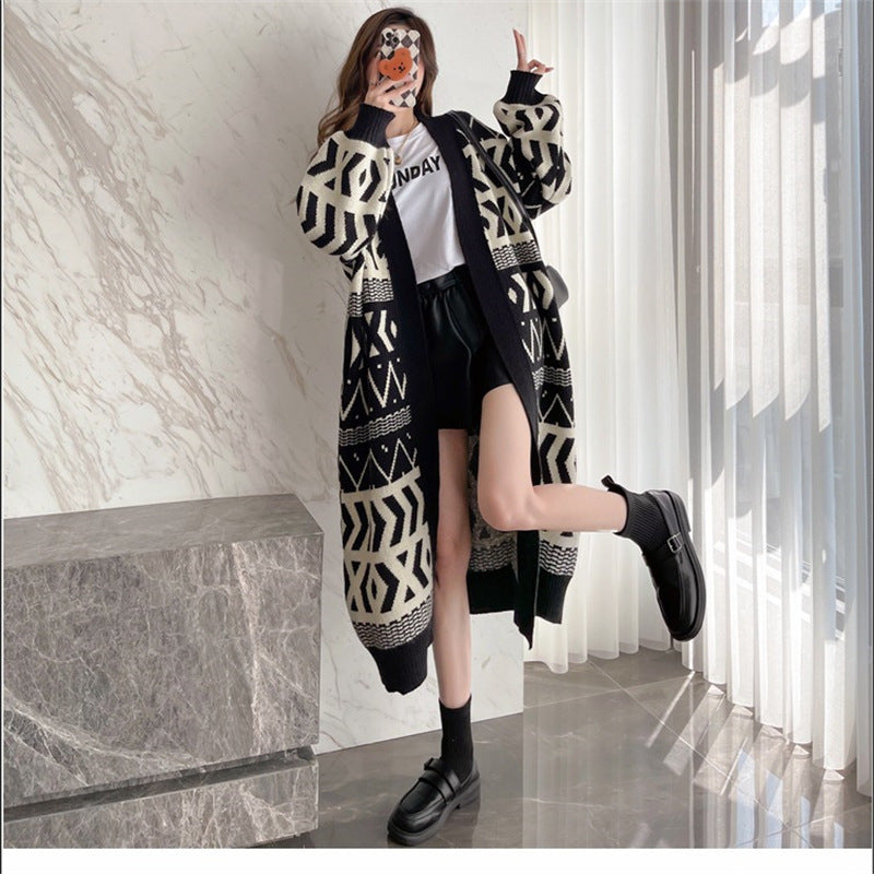 Women's Long Cardigan with Graphic Design and Deep Pockets