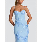 Elegant Evening Dress with Floral Lace and Form-Fitting Cut