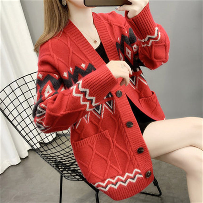 Women's Chunky Knit Cardigan with Pattern and Pockets