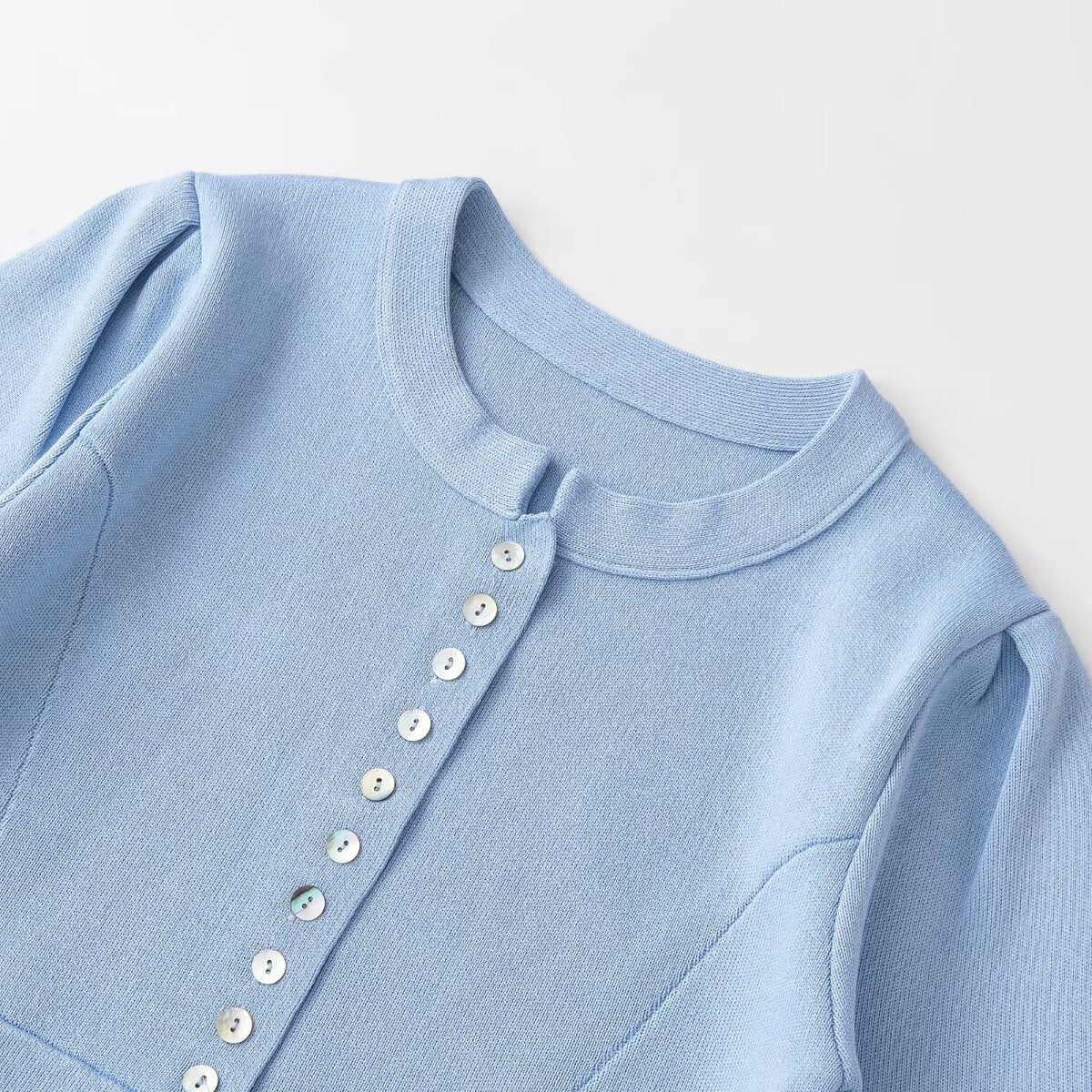 Elegant Cardigan with Fine Ribbed Pattern and Decorative Buttons