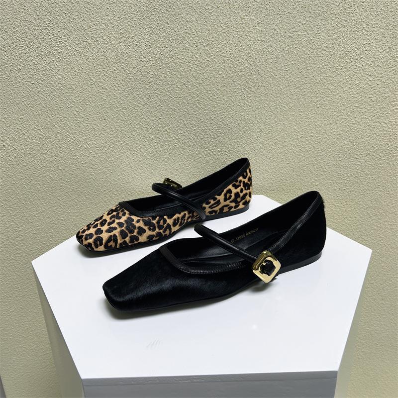 Women's Ballet Flats with Elegant Strap