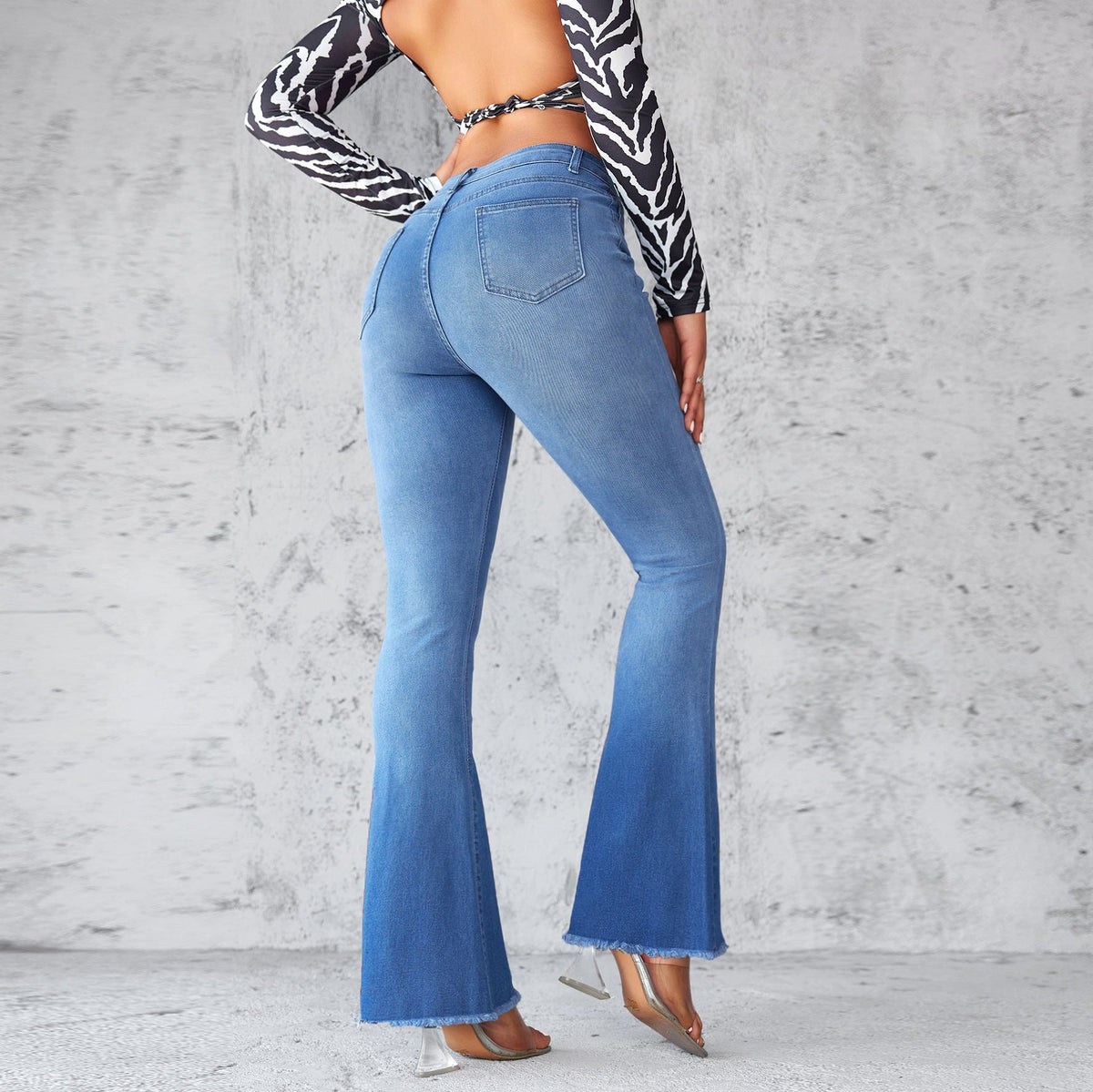 Women's Flared Jeans with High Waist and Frayed Hem