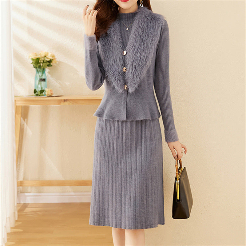 Women's Elegant Knit Set with High-Quality Fur Collar and Ribbed Texture