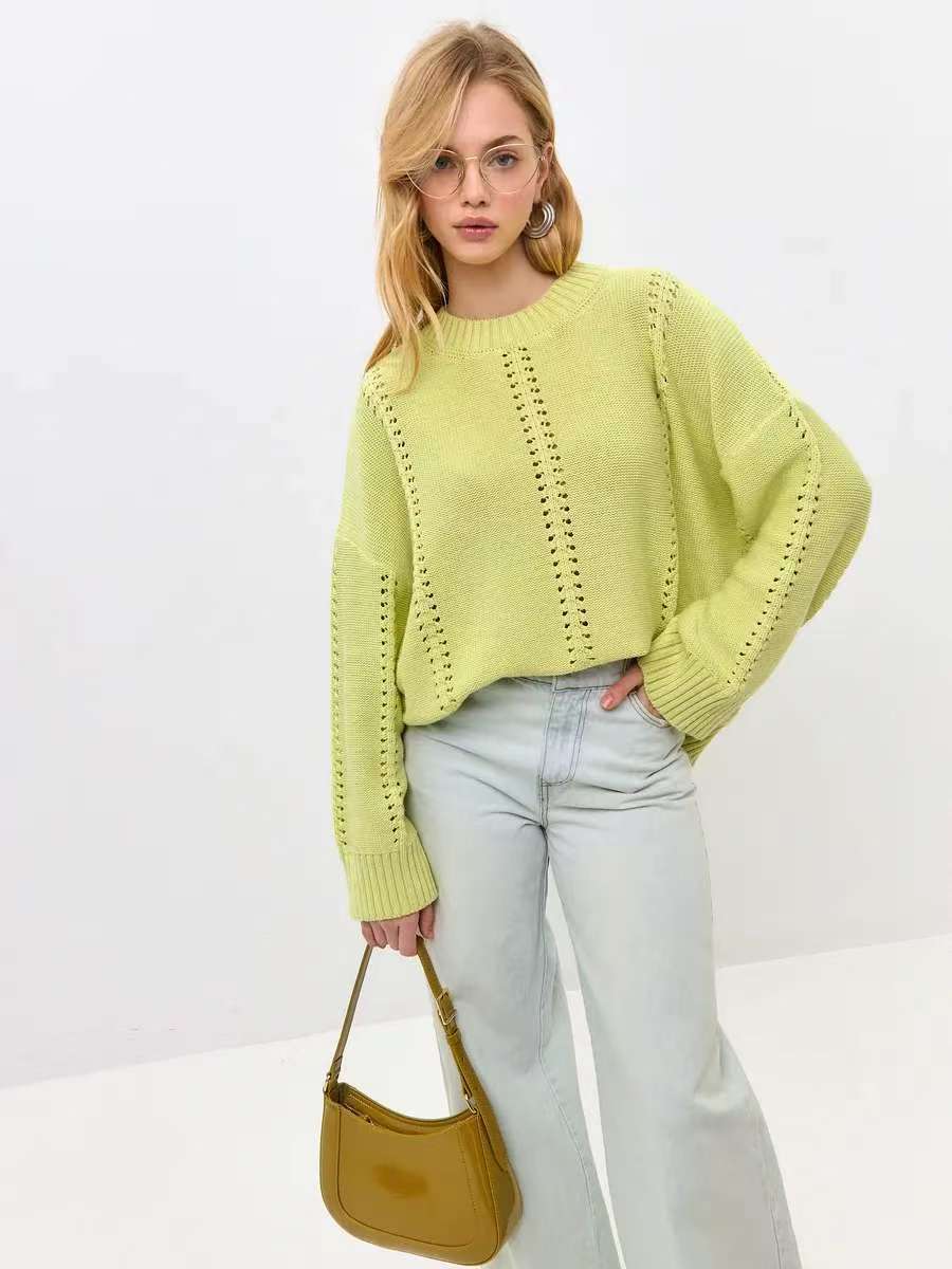 Women's Chunky Knit Sweater with Textured Detail and Wide Cut