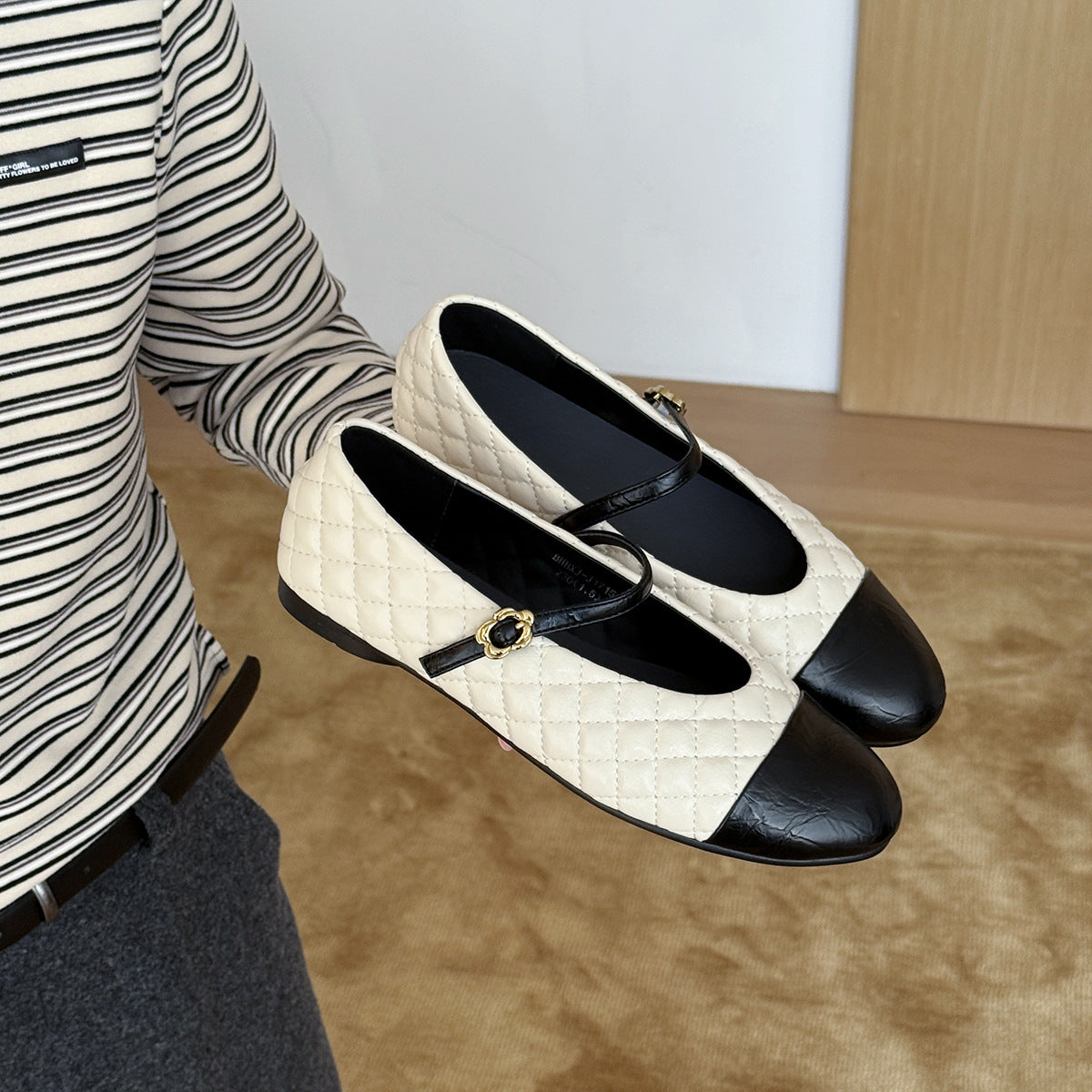 Women's Ballet Flats with Elegant Strap and Glossy Finish