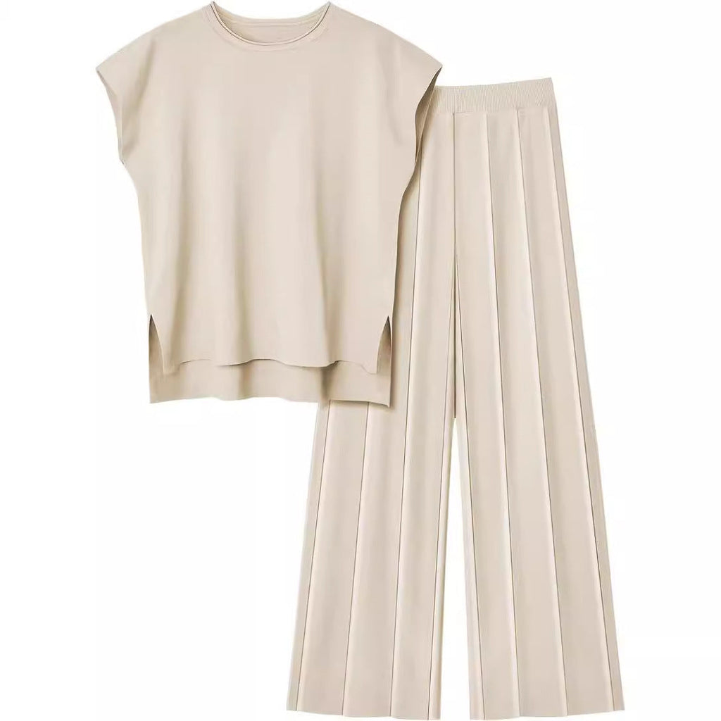 Elegant Women's Short-Sleeve Top and Pleated Trousers Set
