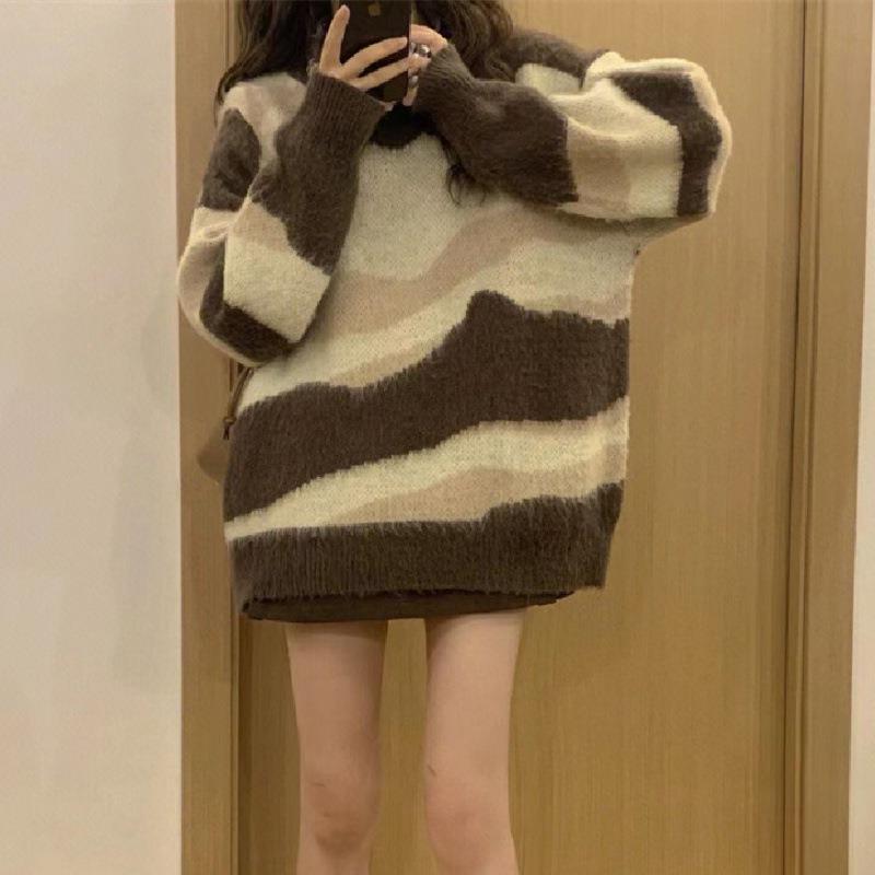 Women's Chunky Knit Sweater with Fashionable Stripe Pattern and Casual Fit