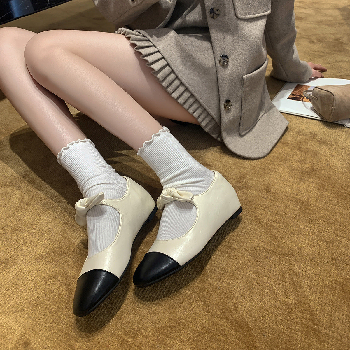 Women's Ballet Flats with Elegant Knot Detail and Premium Leather Surface