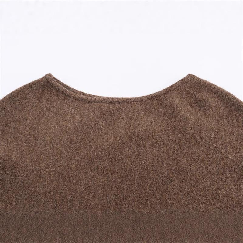 Elegant Poncho in High-Quality Material with Asymmetrical Cut