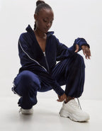Elegant Velour Loungewear Set in a Sporty Design with Contrasting Stripes