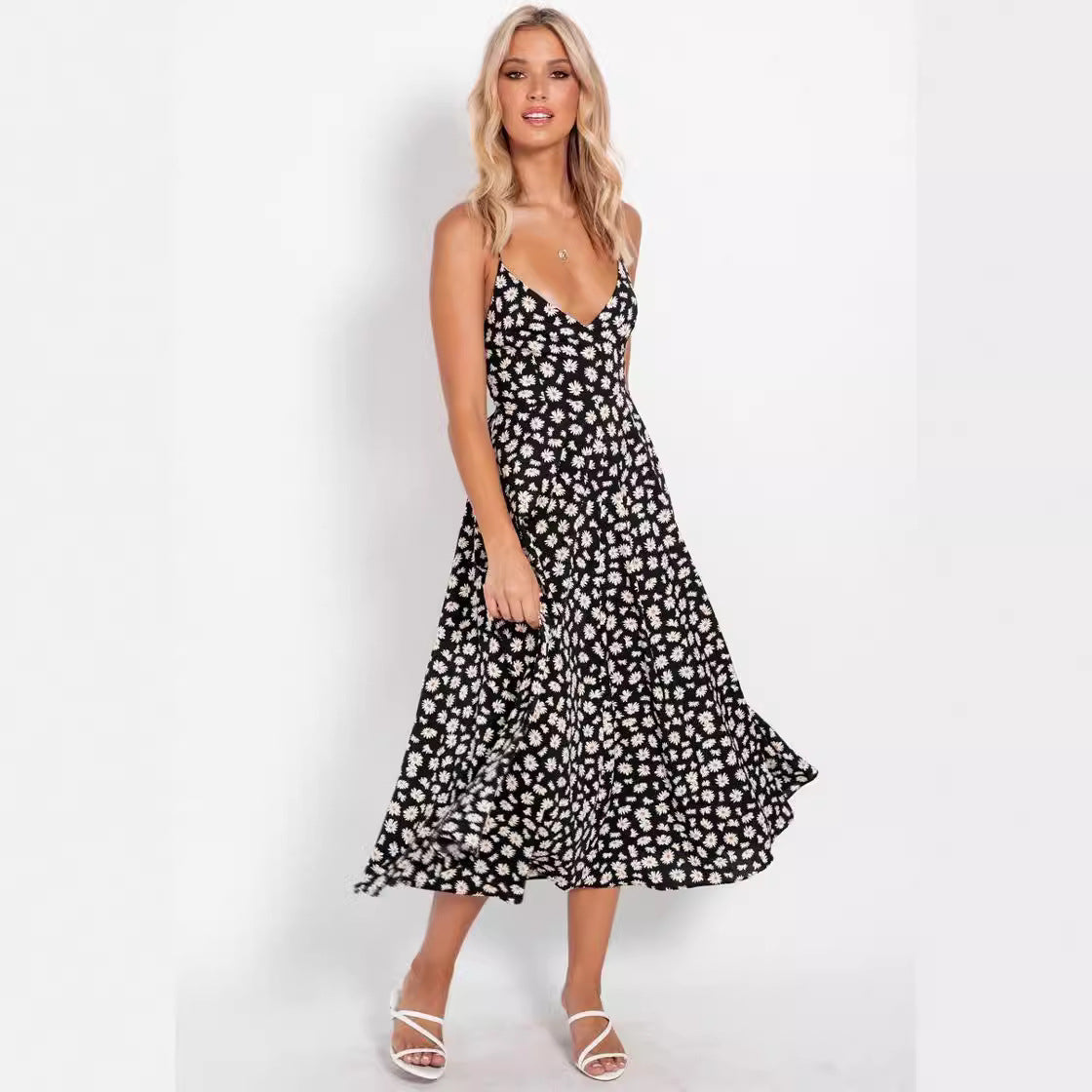 Women's Elegantly Cut Maxi Dress with Floral Pattern and V-Neck