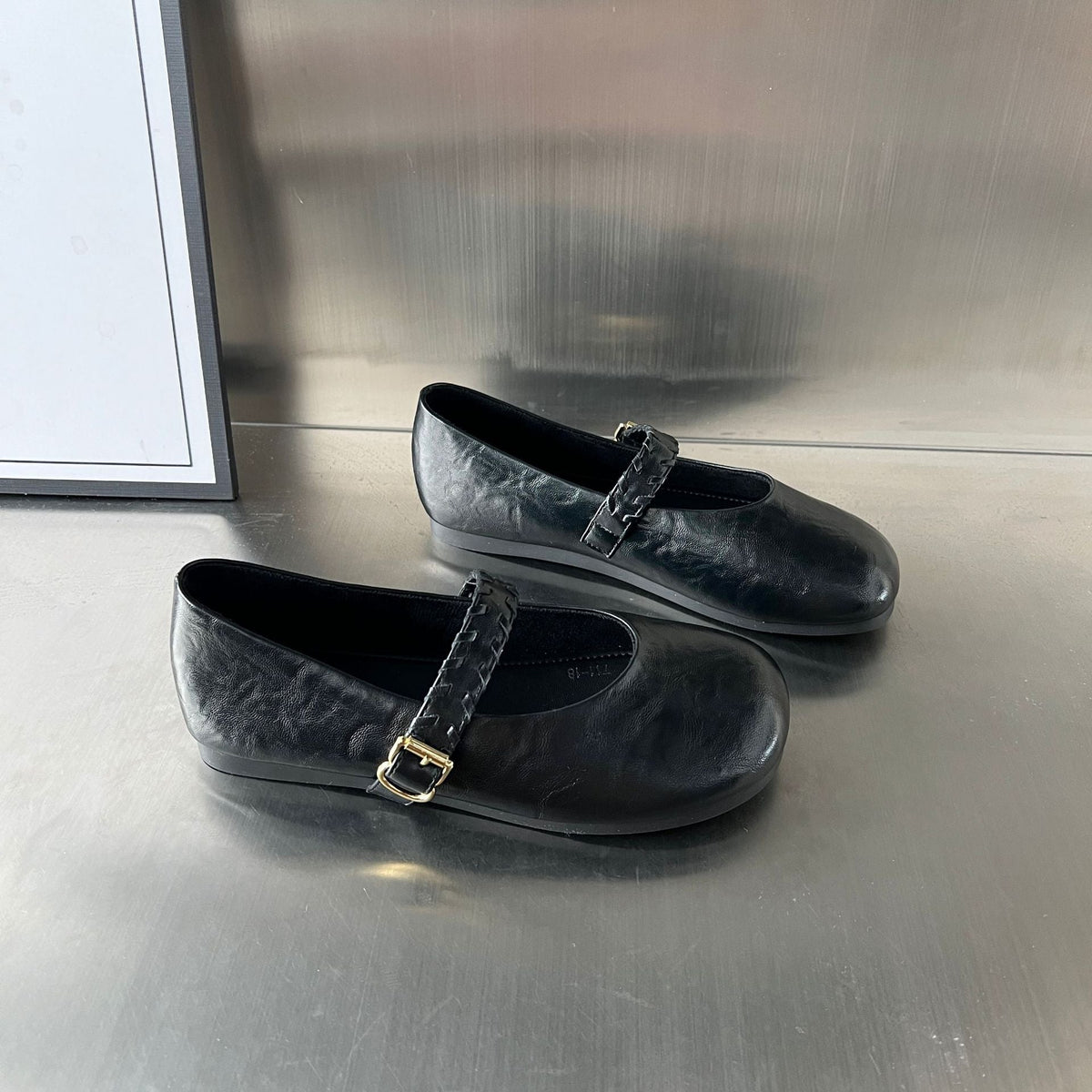 Women's Ballet Flats with Elegant Strap and Comfortable Insole