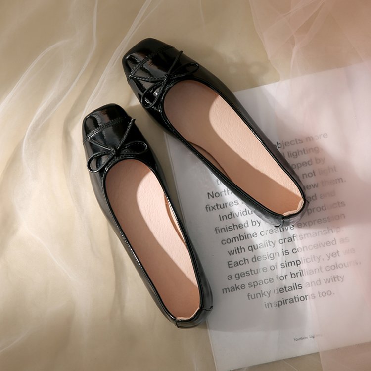 Women's Ballet Flats with Elegant Bow Design and Comfortable Footbed
