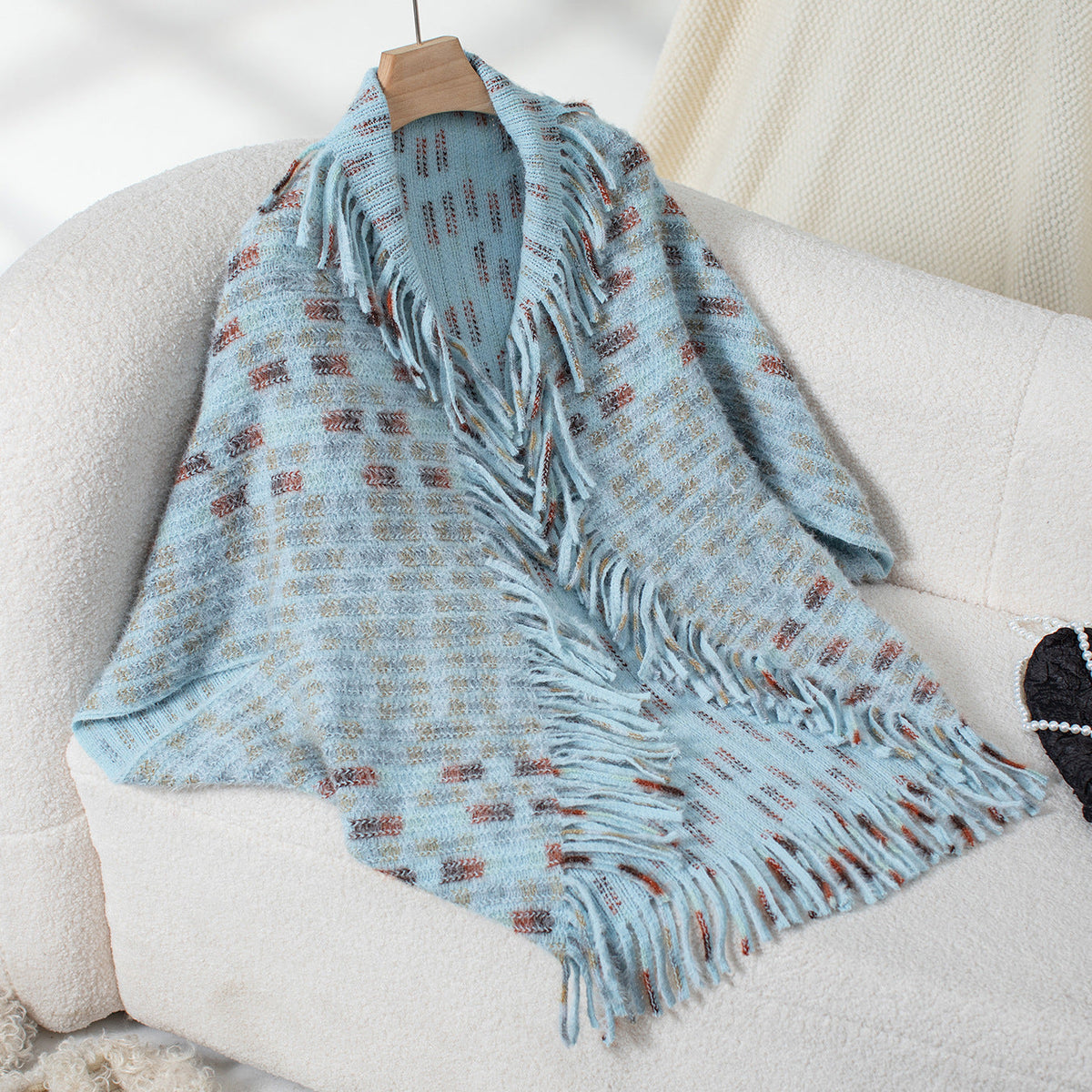 Women's Elegant Poncho with Fringe Details and Modern Plaid Pattern