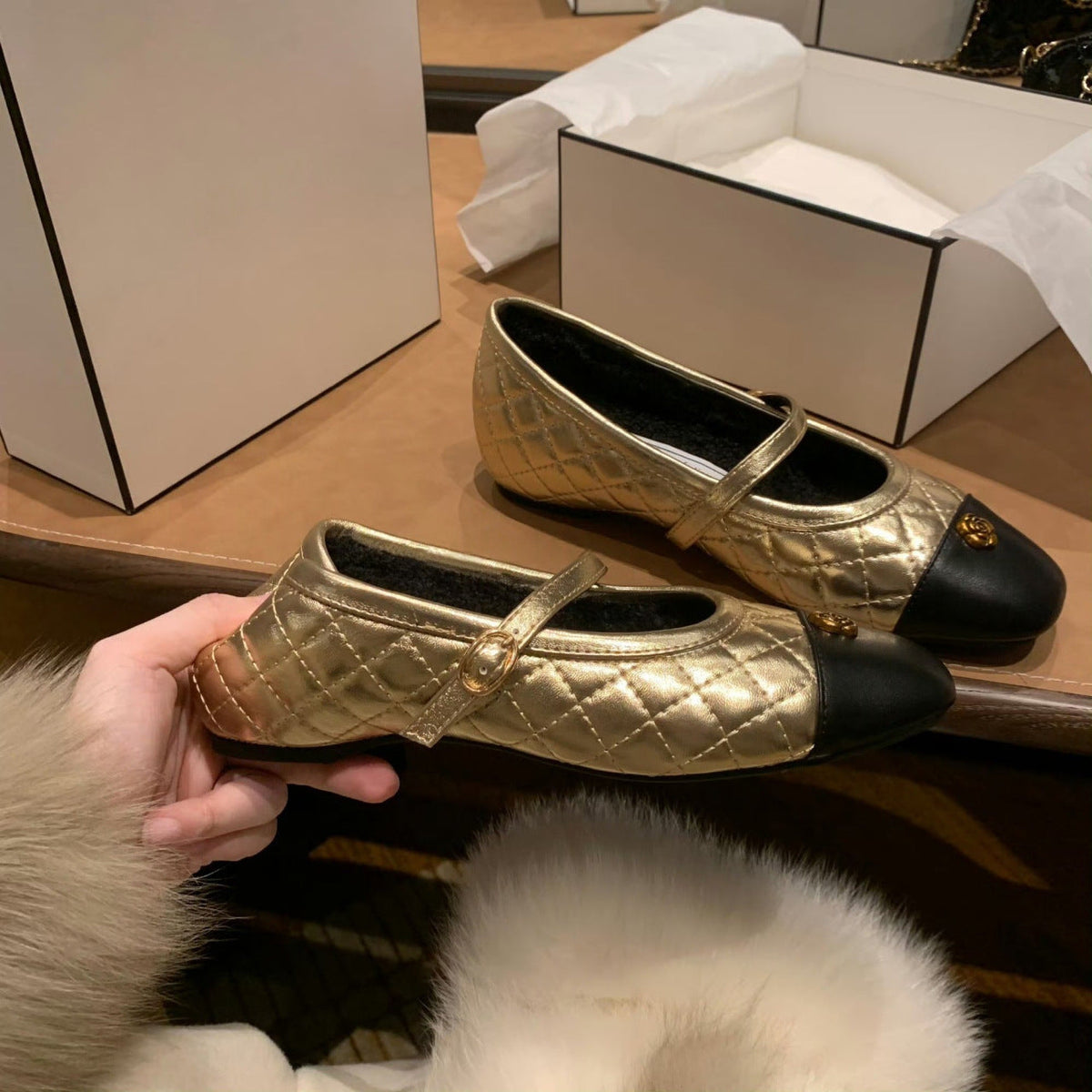 Women's Ballet Flats with Elegant Strap