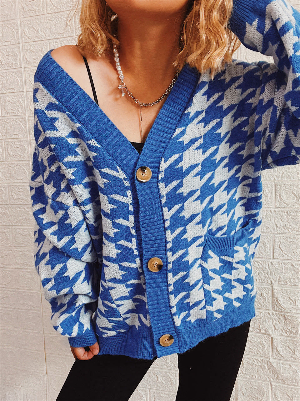 Women's Cozy Knit Cardigan with Modern Houndstooth Pattern and Button Details