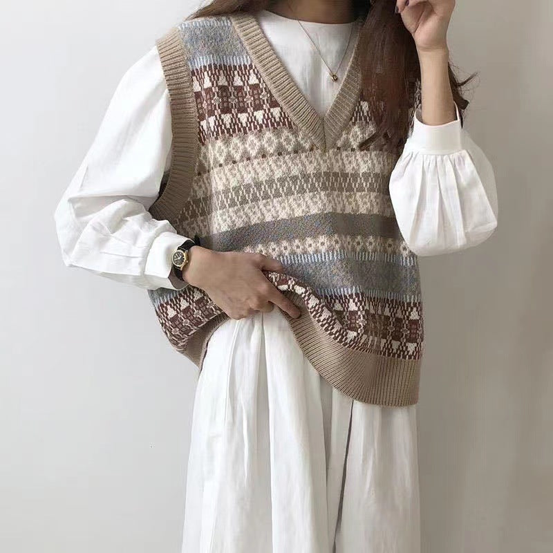 Women's Sleeveless V-Neck Patterned Knit Vest