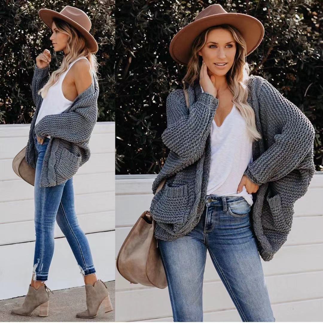 Women's Chunky Knit Jacket with Casual Contours and Large Pockets