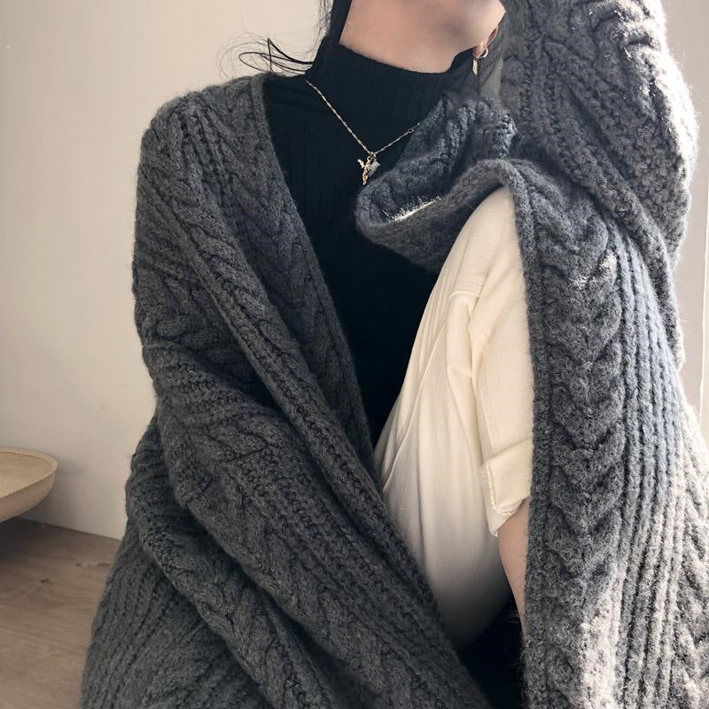 Women's Chunky Knit Cardigan with Oversized Cut and Diamond Pattern