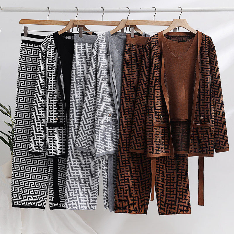 Women's Fashionable and Luxurious Loungewear Set with Elegant Pattern and Pockets