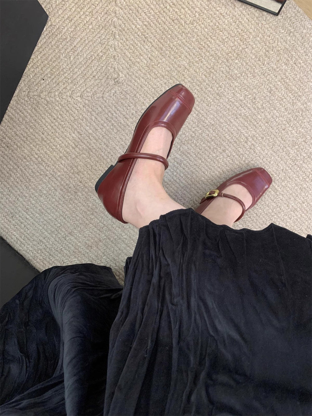 Women's Ballet Flats with Elegant Buckle and Metallic Surface