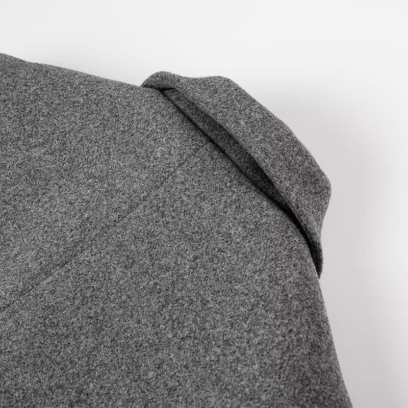 Women's Elegant Long-Sleeve Wool Coat with Double-Breasted Closure and Pockets