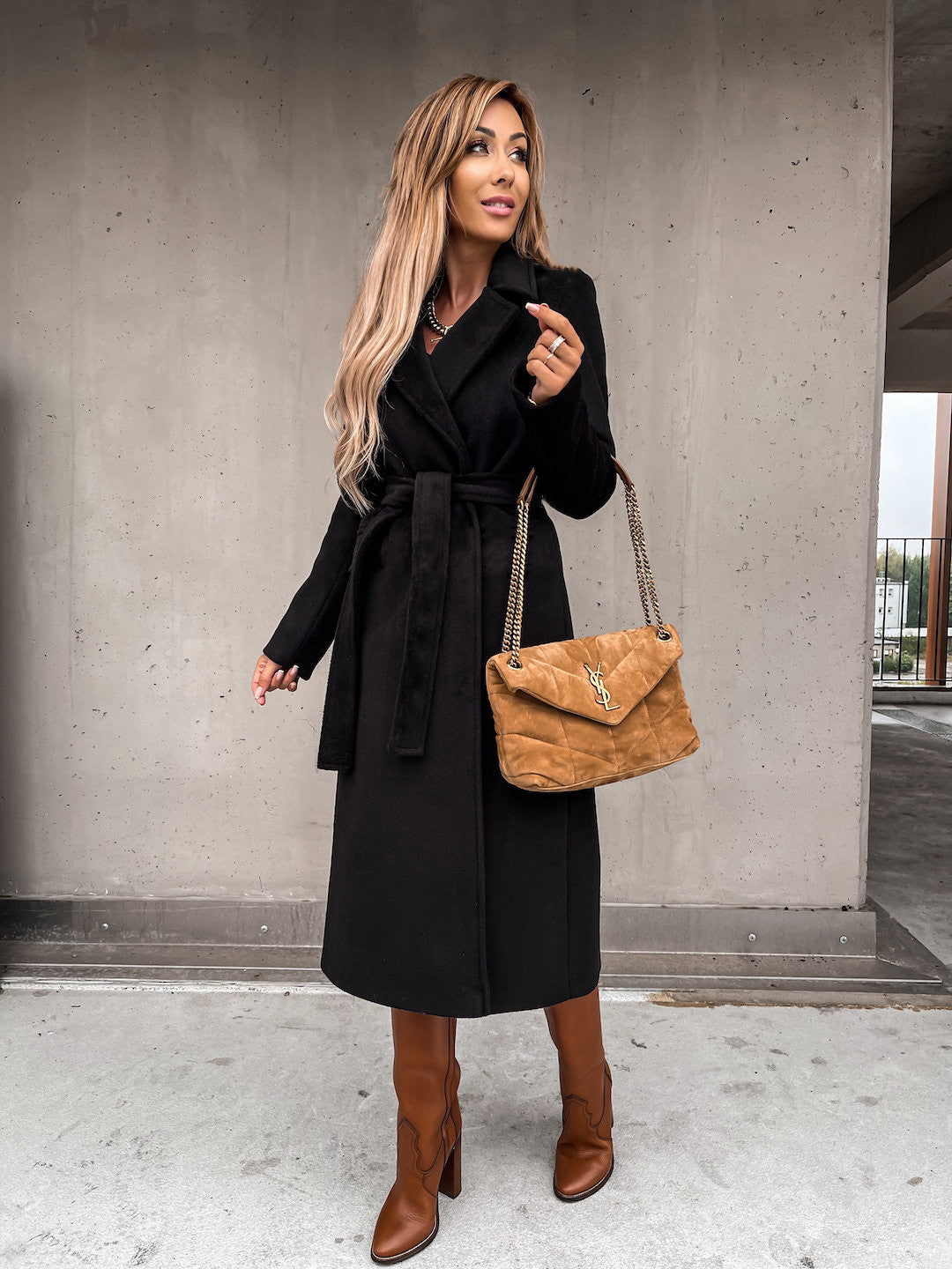 Elegant Long-Sleeve Wool Coat with Waist Belt