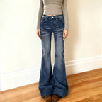 Women's Flared Jeans in Casual Vintage Style with High Waist and Stylish Washes