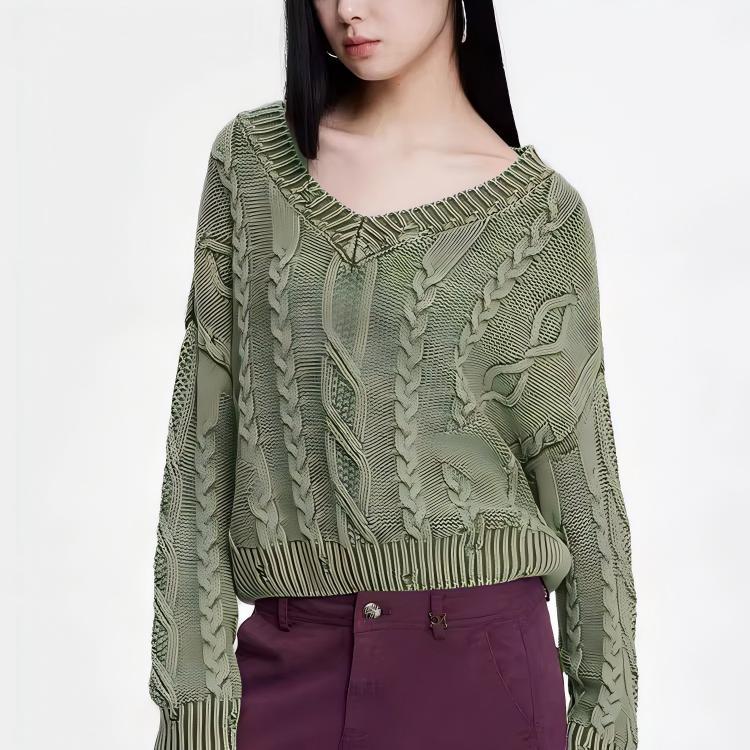Women's Chunky Knit Sweater with V-Neck and Voluminous Sleeves